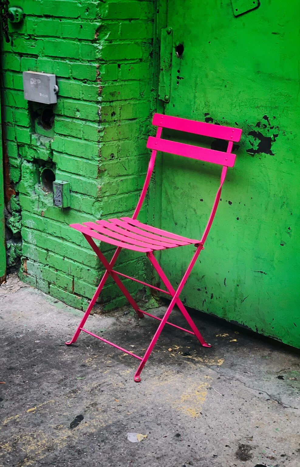 Chaise rénovée en couleur