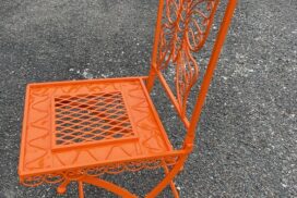 Chaise de jardin thermolaquée en RAL orange 2004 brillant
